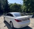 Белый Хендай Соната, объемом двигателя 2 л и пробегом 153 тыс. км за 9200 $, фото 2 на Automoto.ua