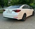 Белый Хендай Соната, объемом двигателя 2 л и пробегом 180 тыс. км за 5650 $, фото 1 на Automoto.ua