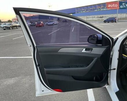 Белый Хендай Соната, объемом двигателя 2 л и пробегом 218 тыс. км за 13999 $, фото 22 на Automoto.ua