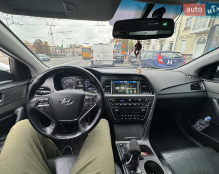 Білий Хендай Соната, об'ємом двигуна 2.36 л та пробігом 239 тис. км за 10600 $, фото 20 на Automoto.ua