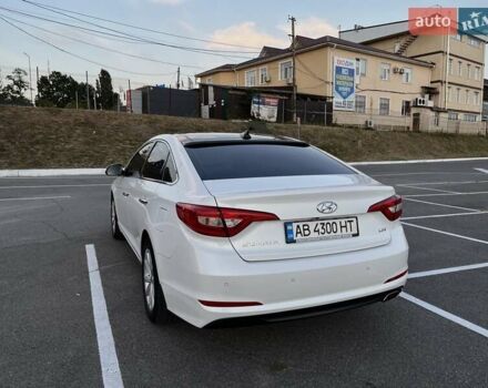 Белый Хендай Соната, объемом двигателя 2 л и пробегом 218 тыс. км за 13999 $, фото 5 на Automoto.ua