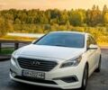 Белый Хендай Соната, объемом двигателя 2.4 л и пробегом 210 тыс. км за 9403 $, фото 1 на Automoto.ua