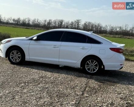 Белый Хендай Соната, объемом двигателя 2.36 л и пробегом 80 тыс. км за 10600 $, фото 2 на Automoto.ua