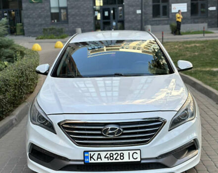 Белый Хендай Соната, объемом двигателя 2.36 л и пробегом 125 тыс. км за 11950 $, фото 3 на Automoto.ua