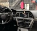 Білий Хендай Соната, об'ємом двигуна 2 л та пробігом 198 тис. км за 12799 $, фото 6 на Automoto.ua