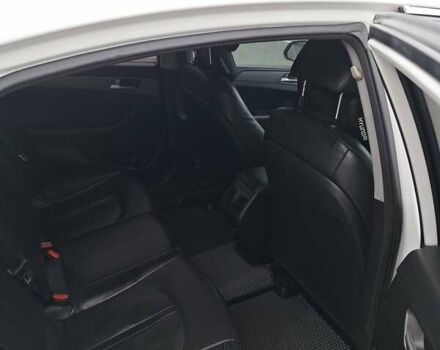 Білий Хендай Соната, об'ємом двигуна 2 л та пробігом 312 тис. км за 10500 $, фото 12 на Automoto.ua