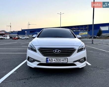 Белый Хендай Соната, объемом двигателя 2 л и пробегом 218 тыс. км за 13999 $, фото 1 на Automoto.ua