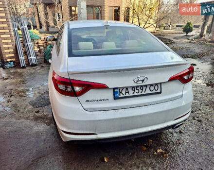 Белый Хендай Соната, объемом двигателя 2.36 л и пробегом 168 тыс. км за 10000 $, фото 2 на Automoto.ua