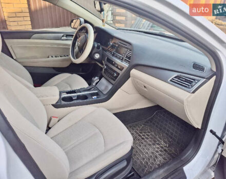 Белый Хендай Соната, объемом двигателя 2.36 л и пробегом 168 тыс. км за 10000 $, фото 5 на Automoto.ua