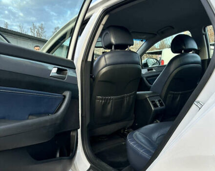 Белый Хендай Соната, объемом двигателя 2 л и пробегом 200 тыс. км за 12000 $, фото 8 на Automoto.ua