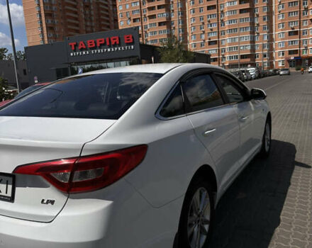 Білий Хендай Соната, об'ємом двигуна 2 л та пробігом 217 тис. км за 9500 $, фото 1 на Automoto.ua