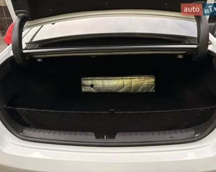 Білий Хендай Соната, об'ємом двигуна 2 л та пробігом 198 тис. км за 12799 $, фото 13 на Automoto.ua