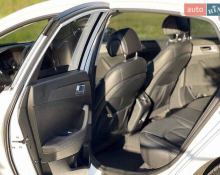 Хендай Соната 2015 в Киеве на Automoto.ua Белый Хендай Соната, объемом двигателя 2 л и пробегом 275 тыс. км за 15000 $, фото 6 на Automoto.ua