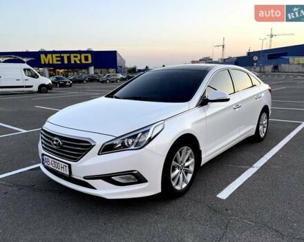 Белый Хендай Соната, объемом двигателя 2 л и пробегом 218 тыс. км за 13999 $, фото 2 на Automoto.ua