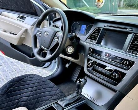 Белый Хендай Соната, объемом двигателя 2.4 л и пробегом 160 тыс. км за 11000 $, фото 18 на Automoto.ua