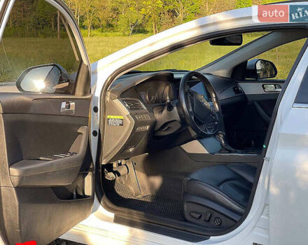 Хендай Соната 2015 в Киеве на Automoto.ua Белый Хендай Соната, объемом двигателя 2 л и пробегом 275 тыс. км за 15000 $, фото 4 на Automoto.ua