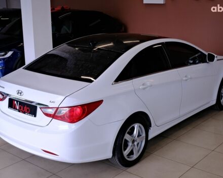 Белый Хендай Соната, объемом двигателя 0 л и пробегом 180 тыс. км за 7900 $, фото 4 на Automoto.ua