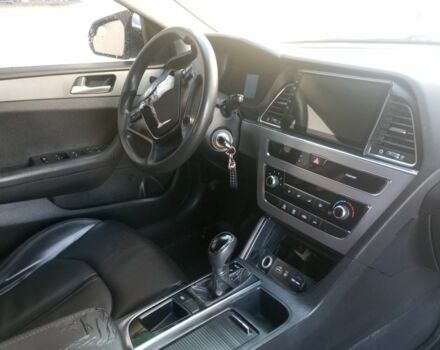 Белый Хендай Соната, объемом двигателя 2 л и пробегом 180 тыс. км за 5650 $, фото 7 на Automoto.ua