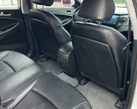 Білий Хендай Соната, об'ємом двигуна 2 л та пробігом 370 тис. км за 8300 $, фото 13 на Automoto.ua