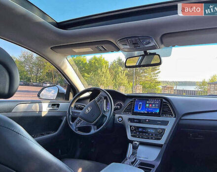 Хендай Соната 2015 в Киеве на Automoto.ua Белый Хендай Соната, объемом двигателя 2 л и пробегом 275 тыс. км за 15000 $, фото 7 на Automoto.ua