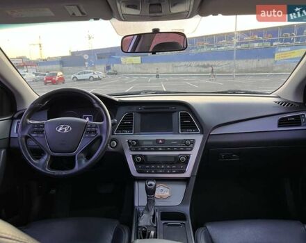 Белый Хендай Соната, объемом двигателя 2 л и пробегом 218 тыс. км за 13999 $, фото 15 на Automoto.ua