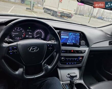 Білий Хендай Соната, об'ємом двигуна 2 л та пробігом 312 тис. км за 10500 $, фото 7 на Automoto.ua