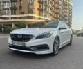 Белый Хендай Соната, объемом двигателя 2 л и пробегом 160 тыс. км за 15000 $, фото 1 на Automoto.ua