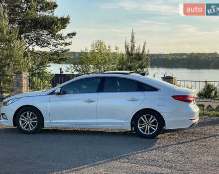 Хендай Соната 2015 в Киеве на Automoto.ua Белый Хендай Соната, объемом двигателя 2 л и пробегом 275 тыс. км за 15000 $, фото 1 на Automoto.ua