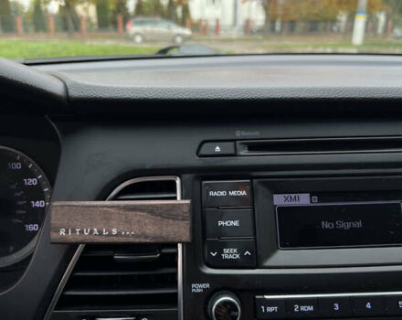 Белый Хендай Соната, объемом двигателя 2.36 л и пробегом 189 тыс. км за 8900 $, фото 18 на Automoto.ua