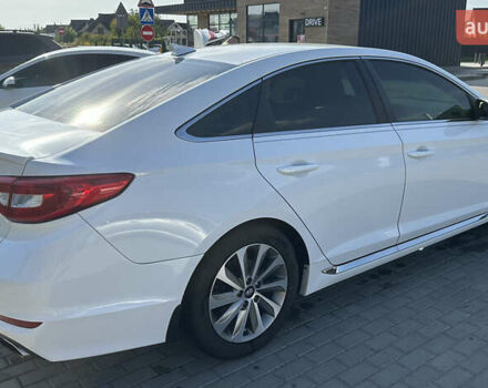 Белый Хендай Соната, объемом двигателя 2.36 л и пробегом 156 тыс. км за 11300 $, фото 2 на Automoto.ua