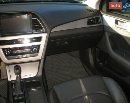 Білий Хендай Соната, об'ємом двигуна 2 л та пробігом 232 тис. км за 13600 $, фото 8 на Automoto.ua