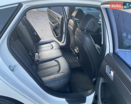 Белый Хендай Соната, объемом двигателя 2 л и пробегом 190 тыс. км за 11500 $, фото 4 на Automoto.ua