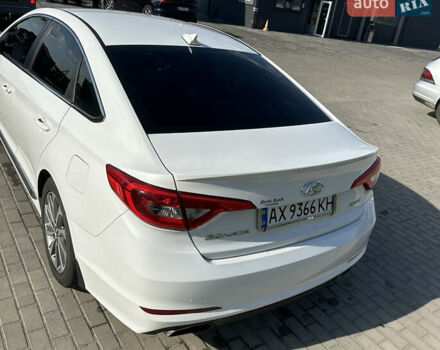 Белый Хендай Соната, объемом двигателя 2.36 л и пробегом 156 тыс. км за 11300 $, фото 4 на Automoto.ua