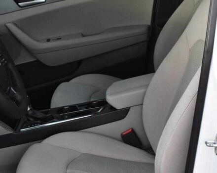 Белый Хендай Соната, объемом двигателя 2.4 л и пробегом 165 тыс. км за 9650 $, фото 8 на Automoto.ua