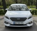 Белый Хендай Соната, объемом двигателя 2 л и пробегом 279 тыс. км за 10900 $, фото 1 на Automoto.ua