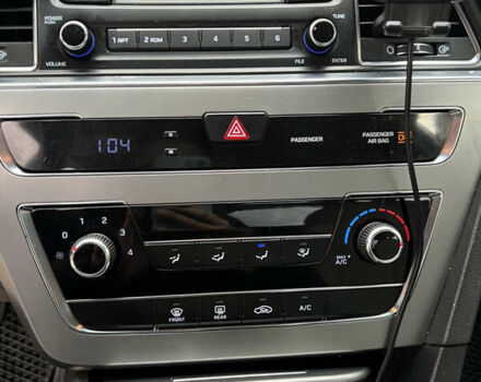 Белый Хендай Соната, объемом двигателя 2.36 л и пробегом 189 тыс. км за 8900 $, фото 19 на Automoto.ua