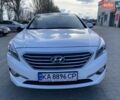 Белый Хендай Соната, объемом двигателя 2 л и пробегом 220 тыс. км за 11450 $, фото 1 на Automoto.ua