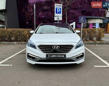 Белый Хендай Соната, объемом двигателя 2.36 л и пробегом 117 тыс. км за 12990 $, фото 1 на Automoto.ua
