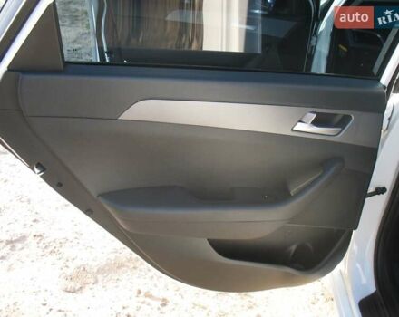 Білий Хендай Соната, об'ємом двигуна 2 л та пробігом 232 тис. км за 13600 $, фото 5 на Automoto.ua