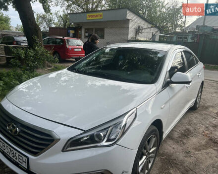 Белый Хендай Соната, объемом двигателя 2 л и пробегом 250 тыс. км за 9300 $, фото 3 на Automoto.ua