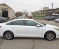 Белый Хендай Соната, объемом двигателя 2.4 л и пробегом 152 тыс. км за 10200 $, фото 2 на Automoto.ua