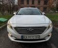 Білий Хендай Соната, об'ємом двигуна 2 л та пробігом 284 тис. км за 9299 $, фото 1 на Automoto.ua