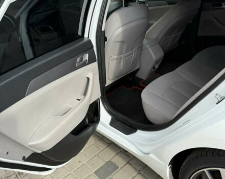 Белый Хендай Соната, объемом двигателя 2.36 л и пробегом 195 тыс. км за 8850 $, фото 13 на Automoto.ua