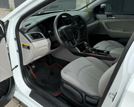 Белый Хендай Соната, объемом двигателя 2.36 л и пробегом 195 тыс. км за 8850 $, фото 10 на Automoto.ua