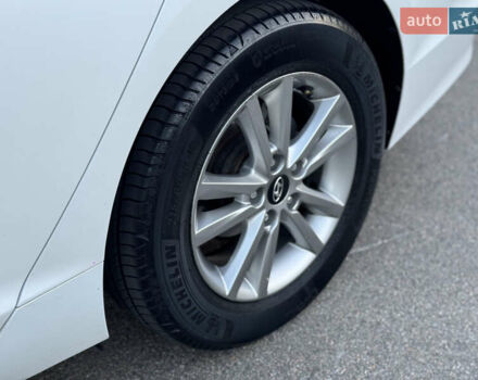 Білий Хендай Соната, об'ємом двигуна 2 л та пробігом 161 тис. км за 9999 $, фото 8 на Automoto.ua