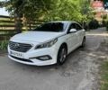 Белый Хендай Соната, объемом двигателя 2 л и пробегом 300 тыс. км за 6500 $, фото 1 на Automoto.ua