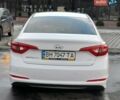 Білий Хендай Соната, об'ємом двигуна 2 л та пробігом 303 тис. км за 11500 $, фото 1 на Automoto.ua