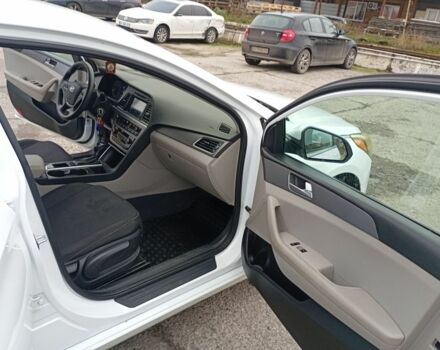 Белый Хендай Соната, объемом двигателя 2.4 л и пробегом 152 тыс. км за 10200 $, фото 8 на Automoto.ua