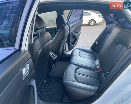 Белый Хендай Соната, объемом двигателя 2 л и пробегом 190 тыс. км за 11500 $, фото 5 на Automoto.ua