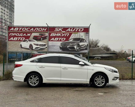 Белый Хендай Соната, объемом двигателя 2 л и пробегом 355 тыс. км за 9900 $, фото 4 на Automoto.ua